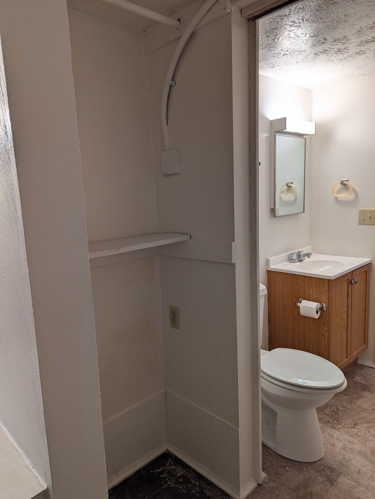 Building Photo - 8045 Pippin Rd