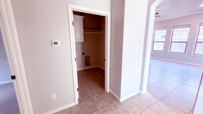 Building Photo - 1617 Twin Falls Dr