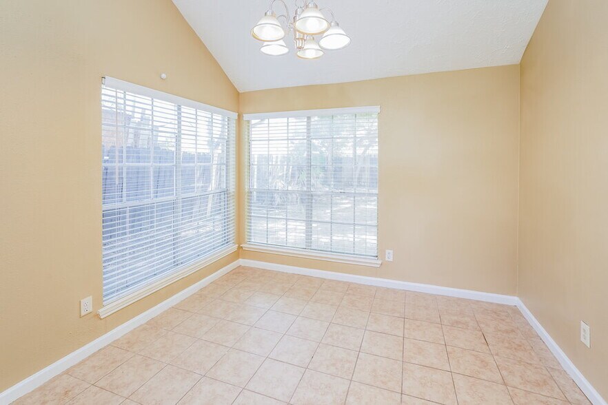 Building Photo - 18082 Garden Manor Dr