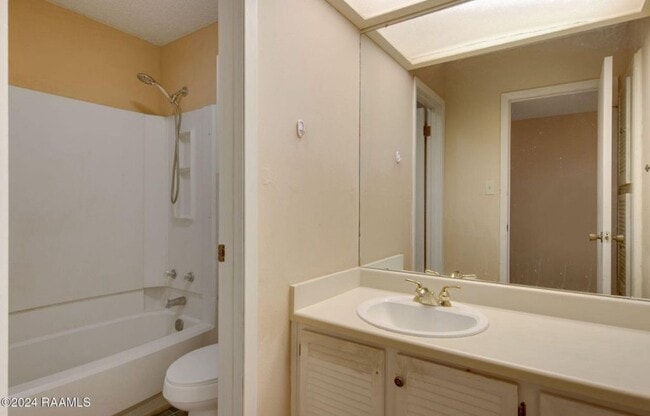Building Photo - 200 Lodge Dr