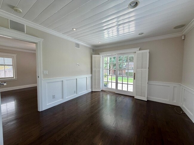 Building Photo - 634 College Ave