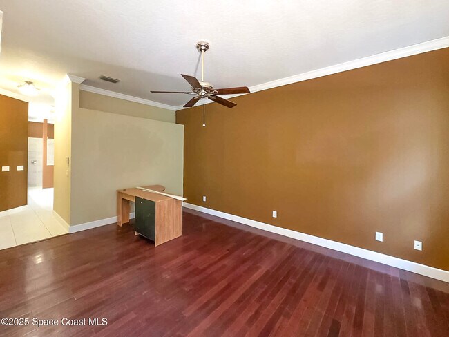 Building Photo - 949 SE Gardenbrook Ct