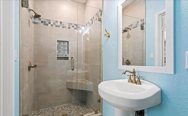 Building Photo - 1413 Augusta Ave