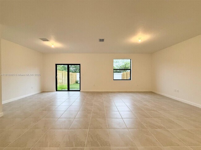 Building Photo - 5033 Oakmont Dr