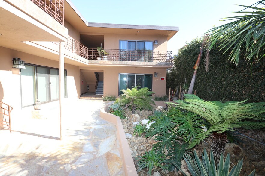 COURT YARD - 4776 Don Miguel Dr