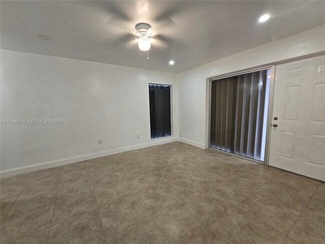 Building Photo - 2957 SW 36th Ct