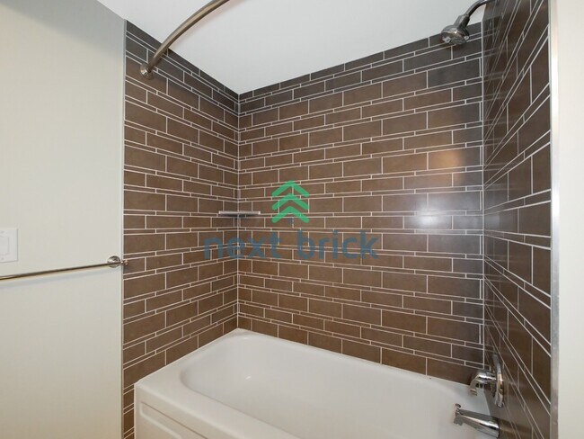 Building Photo - 2 Bed 1Bath Waterfront View Condo Available for Rent!