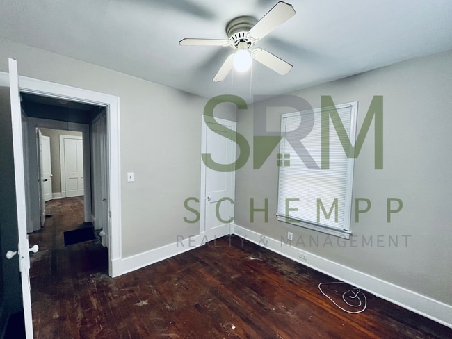 Building Photo - Two Bedroom House with Detached Garage-Section 8 Accepted