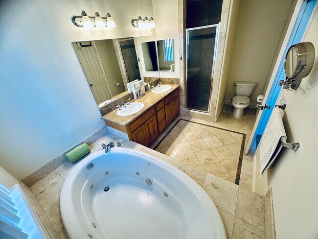 Master Bathroom - 4118 W Kling St
