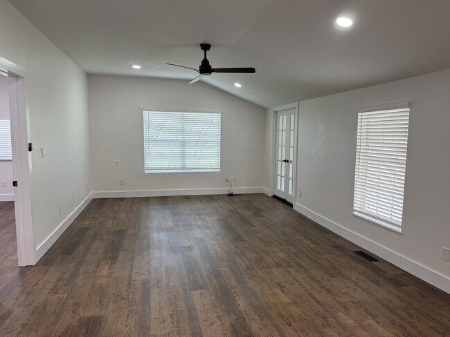 Building Photo - 740 Finn Long Rd