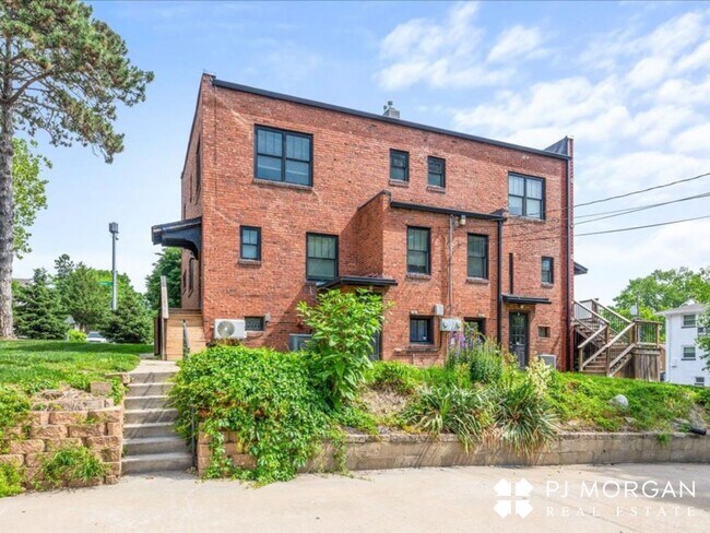 Building Photo - 3603 Davenport St