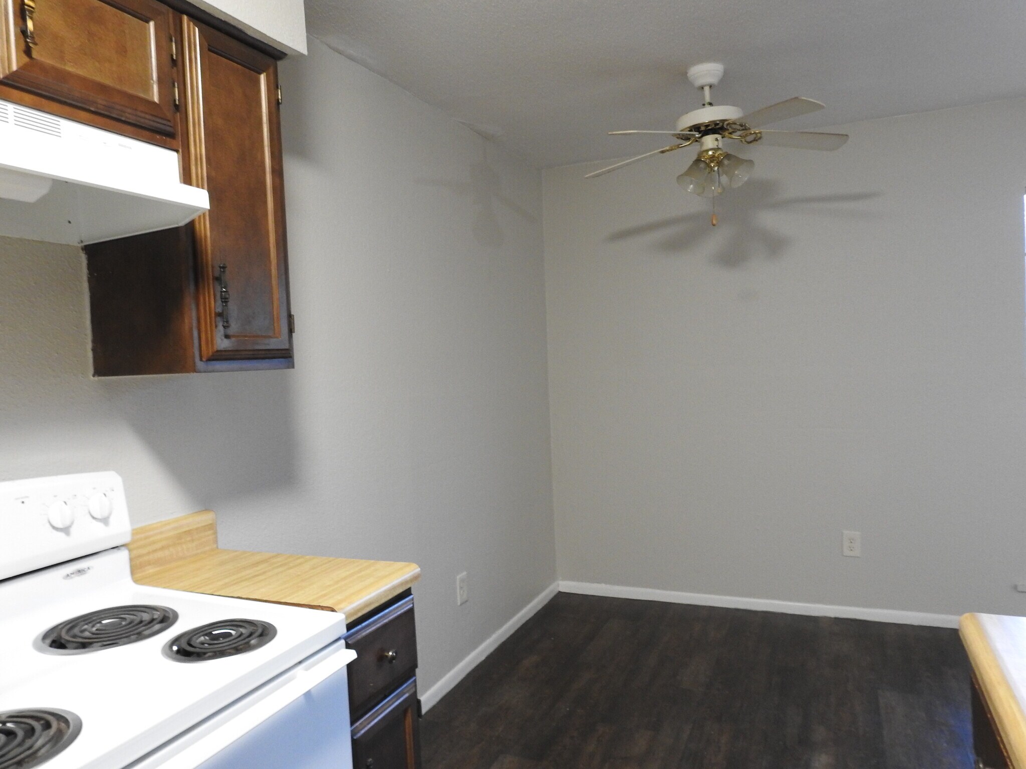 Building Photo - 2303 Elm Ave