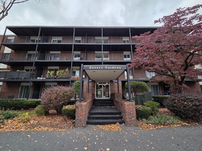 Building Photo - 45 Oval Rd