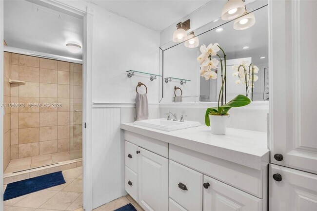 Building Photo - 611 Ocean Dr