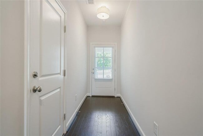 Building Photo - 313 Niles Ct