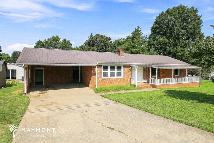 Building Photo - 1404 Cedar Dr