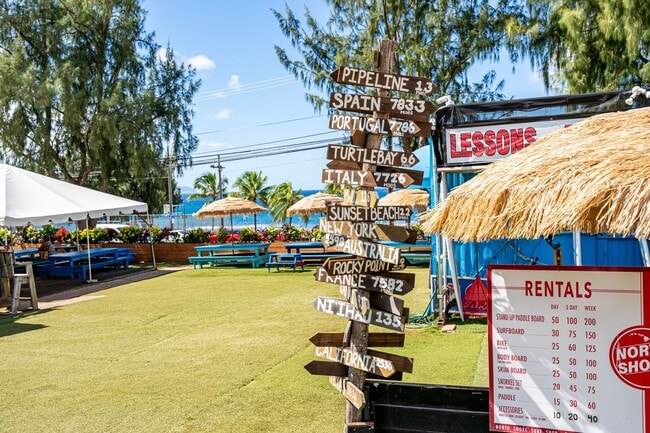 Building Photo - Estate on 1 acre 3 bedroom 2.5 baths and attached 2 car garage