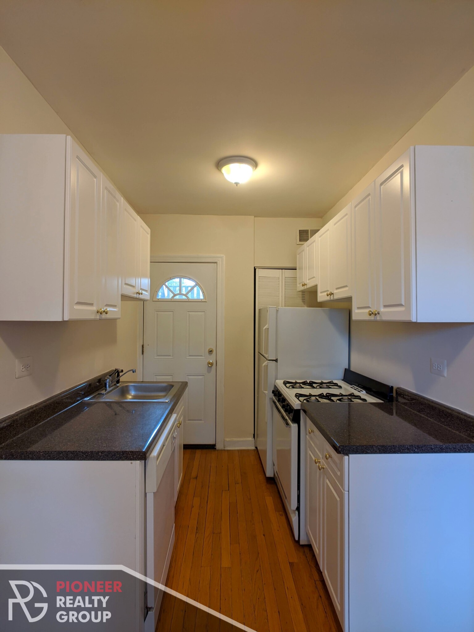 Building Photo - 2948 N Seminary Ave