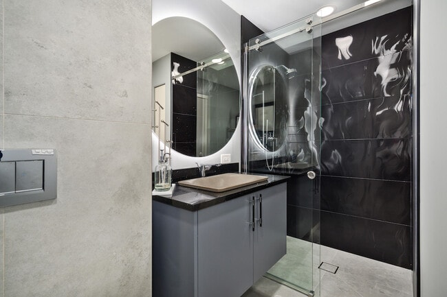 Building Photo - 501 N Kingsbury St