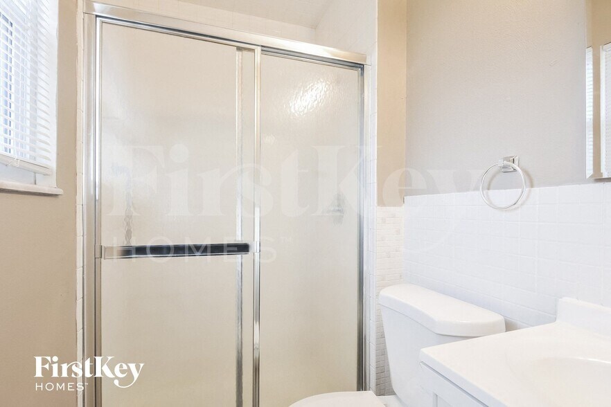 Building Photo - 2064 Aristocrat Dr