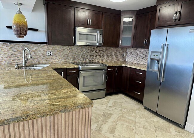 Building Photo - 14415 N Kendall Dr