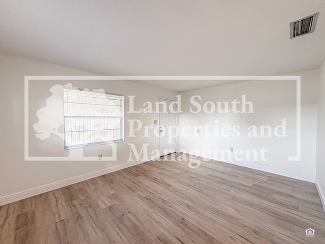 Building Photo - 518 W Belmar St