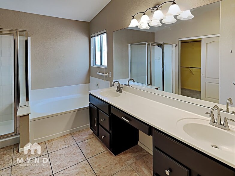 Building Photo - 2556 W Saguaro Bluffs Dr