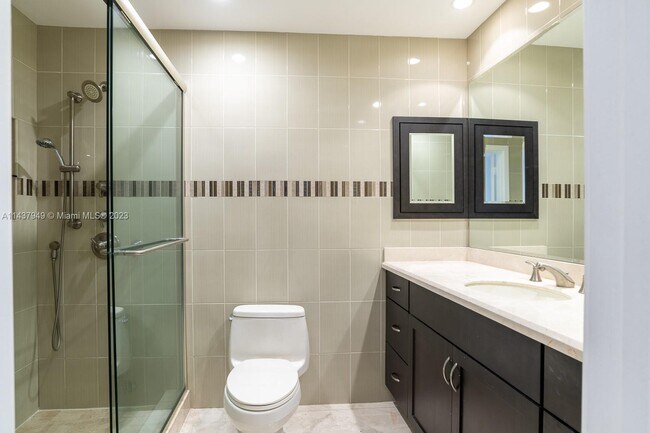 Building Photo - 76 Isle of Venice Dr