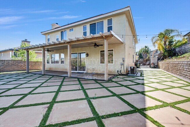 Building Photo - 28622 High Ridge Dr