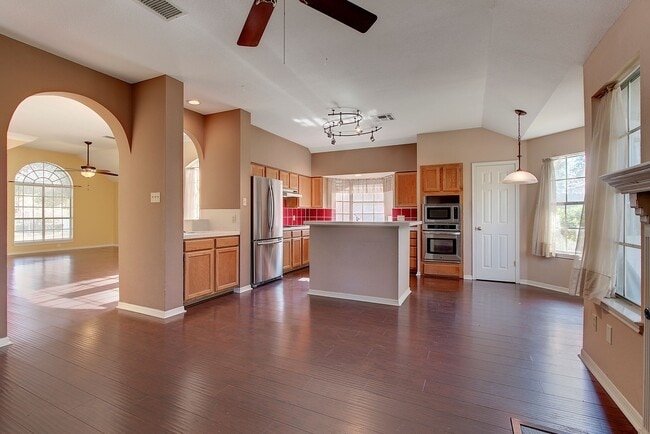 Building Photo - Elegant Pflugerville Home with Comfortable Living Spaces