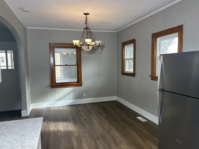 Building Photo - 1203 S West Ave