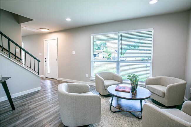 Building Photo - 2011 Malvern Hill Dr