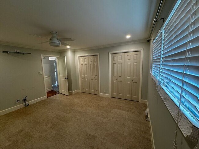 Building Photo - Redstone Arsenal Gate 1-Fenced yard, huge deck, and FIVE BEDROOMS