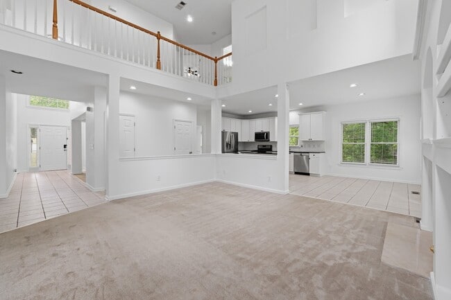 Building Photo - Spacious Renovated Home on a Quiet Cul-de-Sac Single-family · Professionally managed · Move-in ready