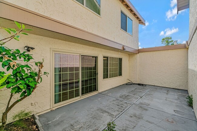 Building Photo - Cupertino Schools - Beautifully Updated Co...