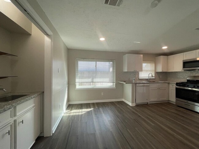 Building Photo - 10503 Cook Rd