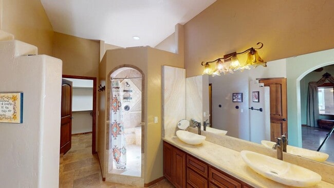 Building Photo - Furnished 5-Bedroom Home with Indoor Pool & Amenities