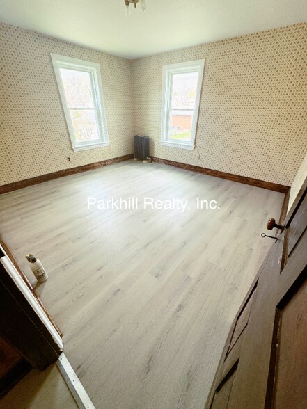 Building Photo - 154 S Broadway