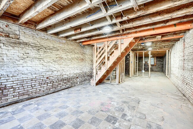 Building Photo - Homewood