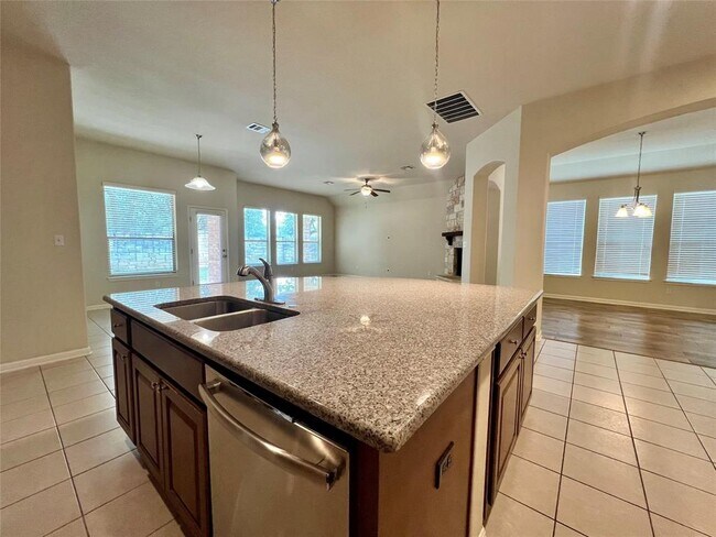 Building Photo - 2644 Hilltop Divide Ln