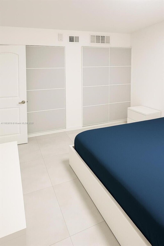 Building Photo - 1780 NE 191st St