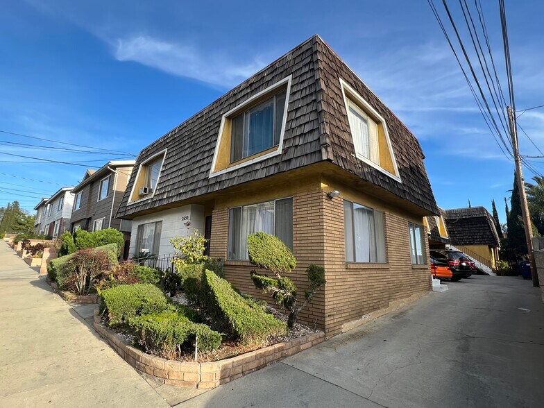 Building Photo - 2650 E 19th St