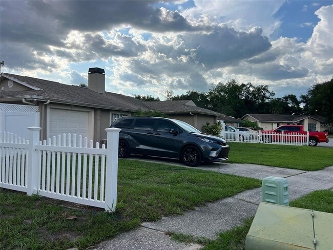 Building Photo - 8010 Woodvine Pl