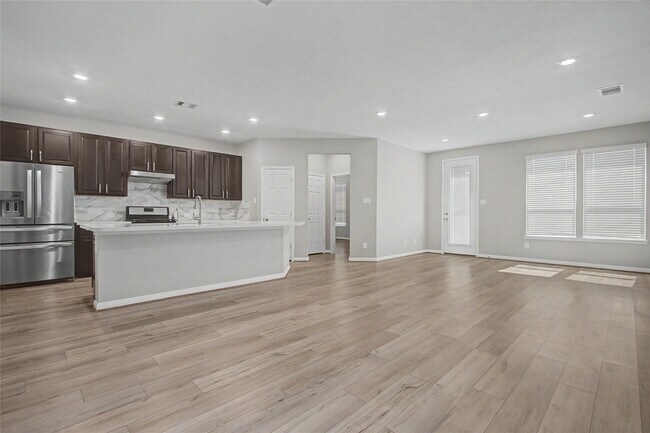 Building Photo - 7219 Escondido Dr
