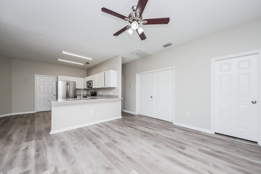 Building Photo - 405 Acacia Tree Way