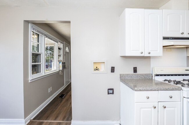 Building Photo - Cozy 3 Bedroom Downtown Apex Home