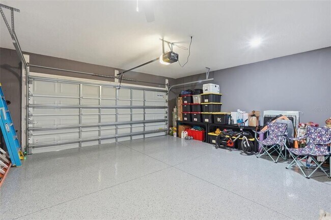 Building Photo - 1330 Current Pl