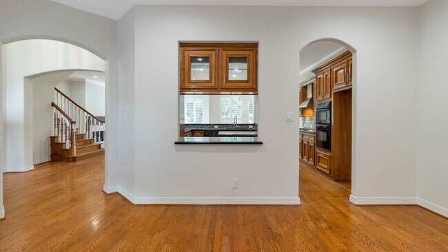 Building Photo - 14918 Plantation Oak Dr