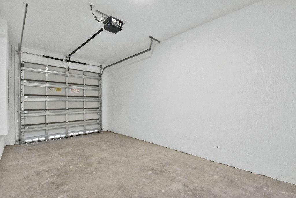 Building Photo - 702 Stellar Ct