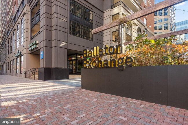 Building Photo - 900 N Stafford St